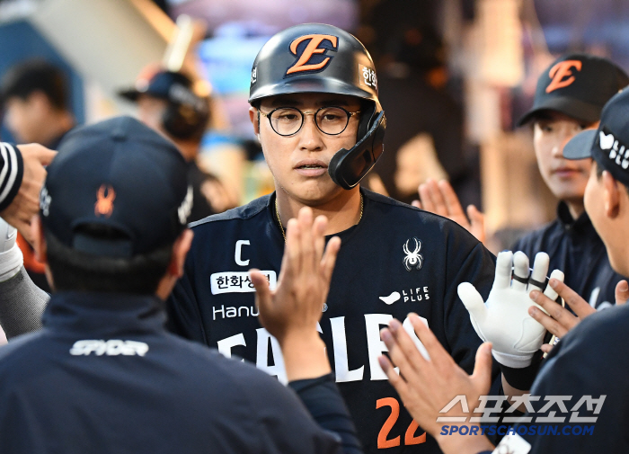 NC, 62일 만에 집 왔는데…'류현진 5승+채은성 결승포' 한화가 웃었다 