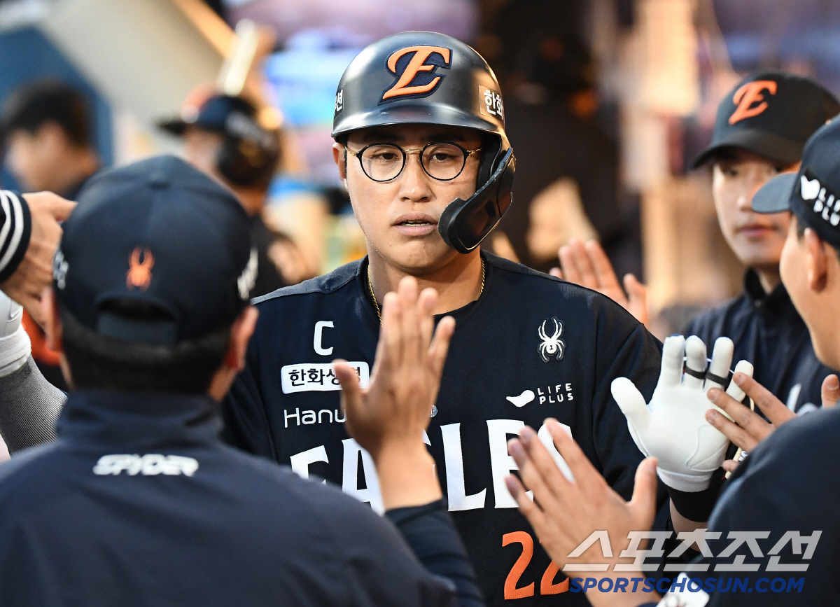 NC, 62일 만에 집 왔는데…'류현진 5승+채은성 결승포' 한화가 웃었…
