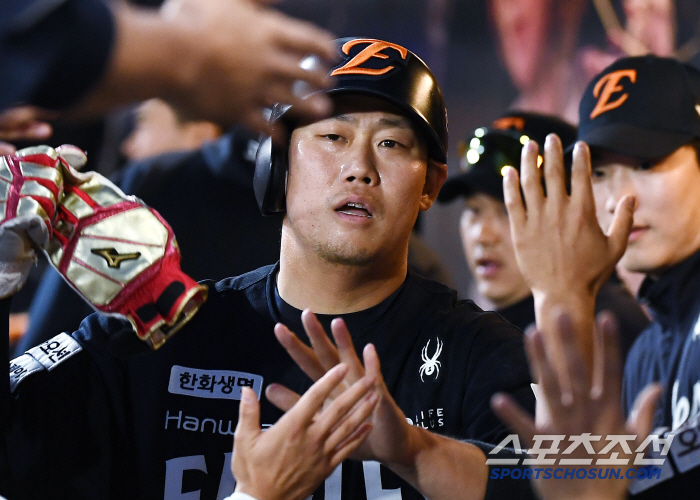 NC, 62일 만에 집 왔는데…'류현진 5승+채은성 결승포' 한화가 웃었…