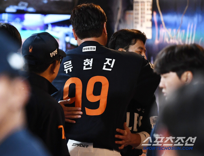 "스무살 때처럼"… 류현진이 떠올린 초심, 4G 만에 찾아온 승리 미소