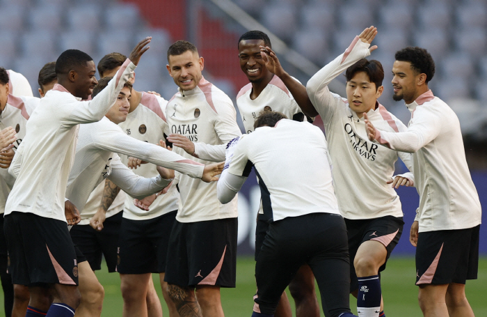 "韓 축구 사상 첫 트레블의 꿈" UCL 결승 최종엔트리 승선, 미소 터…