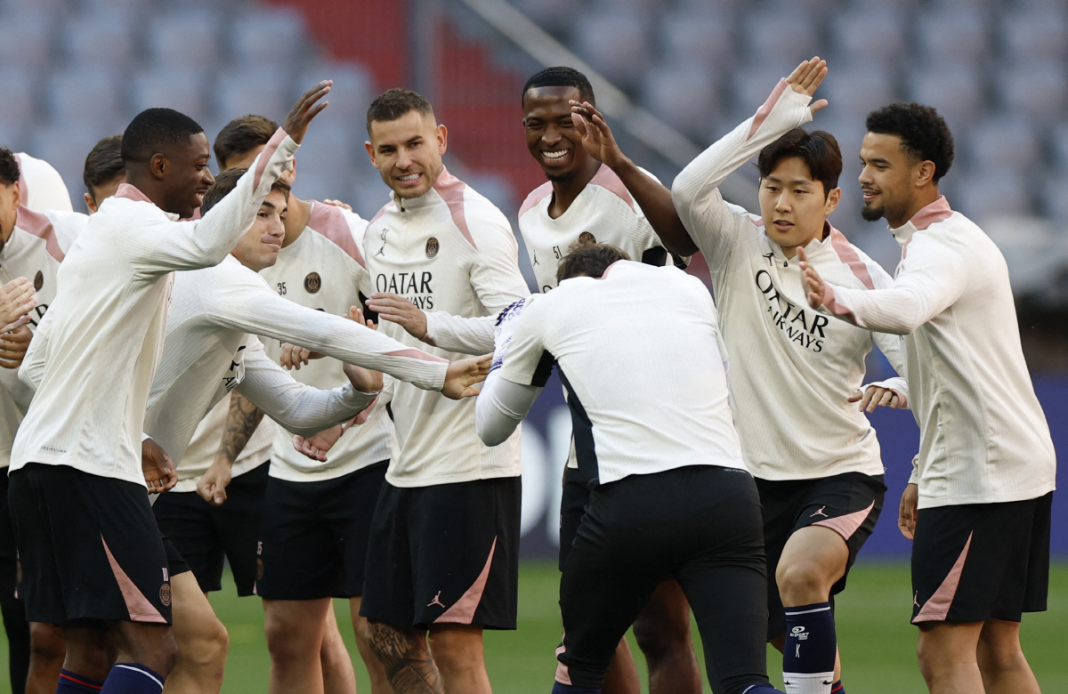 "韓 축구 사상 첫 트레블의 꿈" UCL 결승 최종엔트리 승선, 미소 터…