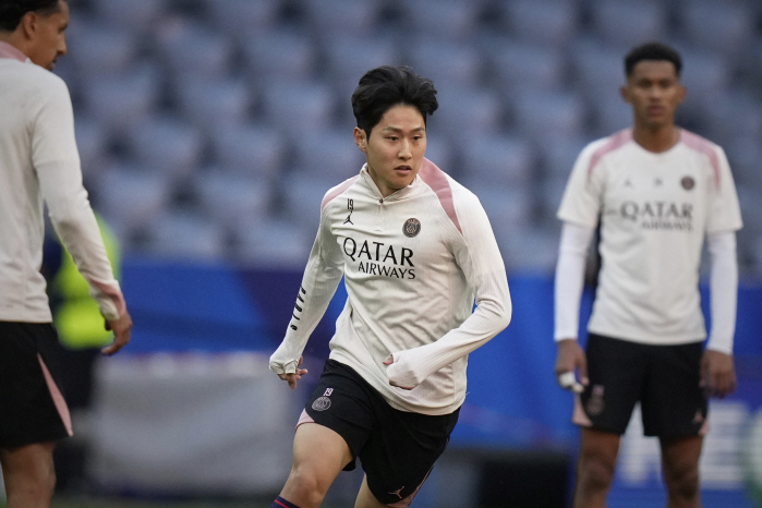 "韓 축구 사상 첫 트레블의 꿈" UCL 결승 최종엔트리 승선, 미소 터…