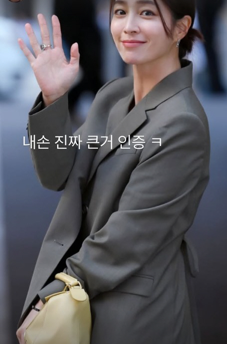 '이병헌♥' 이민정, 큰 손 셀프 논란…합성 아니라고?