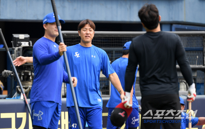 '동원아 형 품에 안겨' 강민호 손짓에 달려가 품에 안긴 박동원...뜨겁다 못해 더웠다
