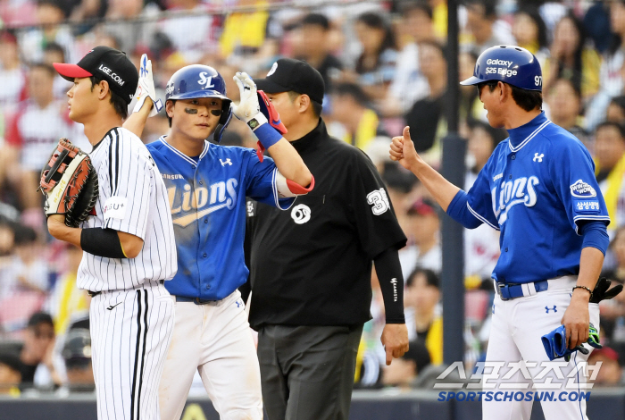 '갑자기 헬멧에 날아든 글러브' 존경하던 선배 박해민 앞에서 4안타 맹타…