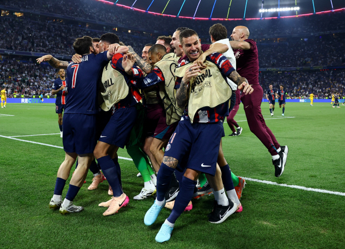 [UCL결승현장리뷰]'2005년생 두에 2골-1도움' PSG, 인테르 5대0으로 누르고 챔스 첫 우승! 이강인은 결장...