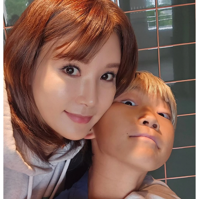 '이동국♥' 이수진, 子와 독일로 떠난 후 "축구 발로만 하는게 아닌가봐…
