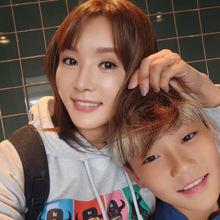 '이동국♥' 이수진, 子와 독일로 떠난 후 "축구 발로만 하는게 아닌가봐…