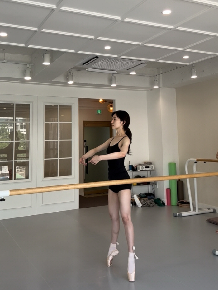 박규영, 꼿꼿하게 섰다…비키니에 발레까지, '오겜' 앞두고 시선 강탈 […