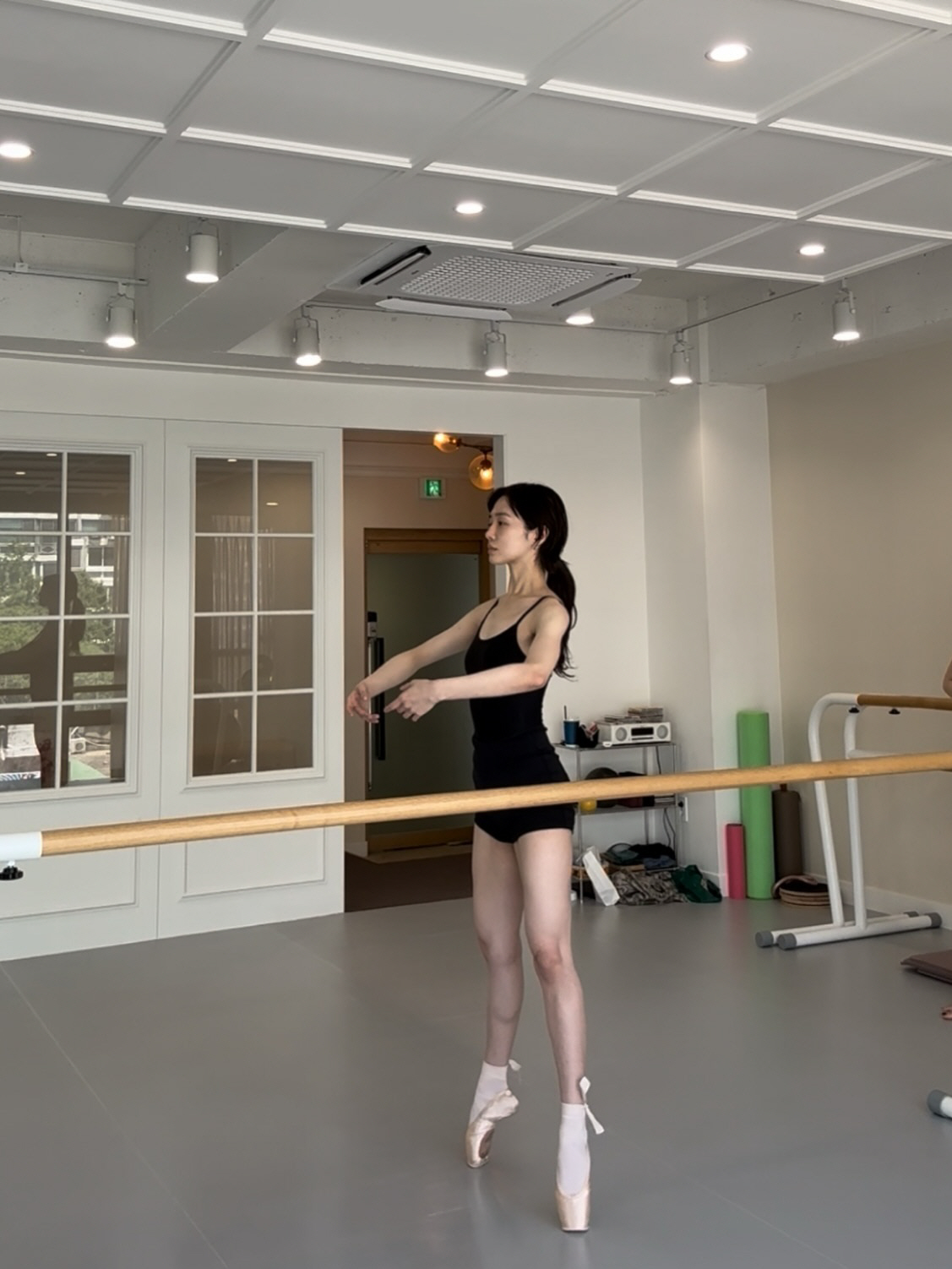 박규영, 꼿꼿하게 섰다…비키니에 발레까지, '오겜' 앞두고 시선 강탈 […