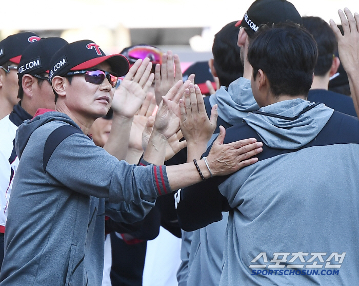 2선발, 필승조 3명, 톱타자 빠졌는데 5월도 1위. 염갈량의 평가 "엄…