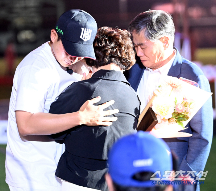 "팬분들 지금처럼 많지 않았다" 89패팀 주장의 격세지감…만원관중 은퇴식…