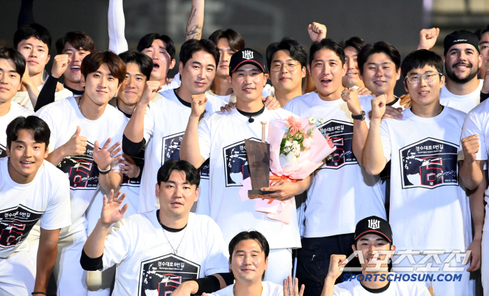 "팬분들 지금처럼 많지 않았다" 89패팀 주장의 격세지감…만원관중 은퇴식…