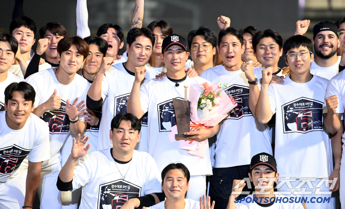 "팬분들 지금처럼 많지 않았다" 89패팀 주장의 격세지감…만원관중 은퇴식…