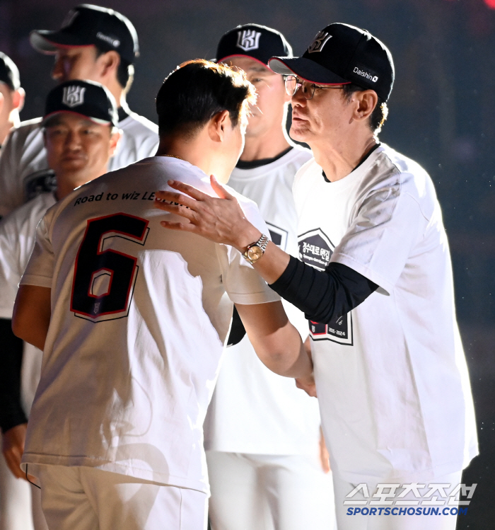 "팬분들 지금처럼 많지 않았다" 89패팀 주장의 격세지감…만원관중 은퇴식…