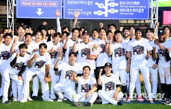 빡빡한 상황 속 박경수 투입, 홈 원정할 것 없이 쏟아진 환호...낭만 …