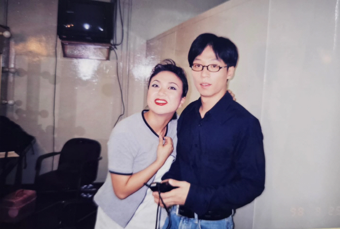 [공식] “그 시절 몰랐던 메뚝 선배♥” ‘유퀴즈’ 유재석X김숙, 28년 전 풋풋한 투샷 공개