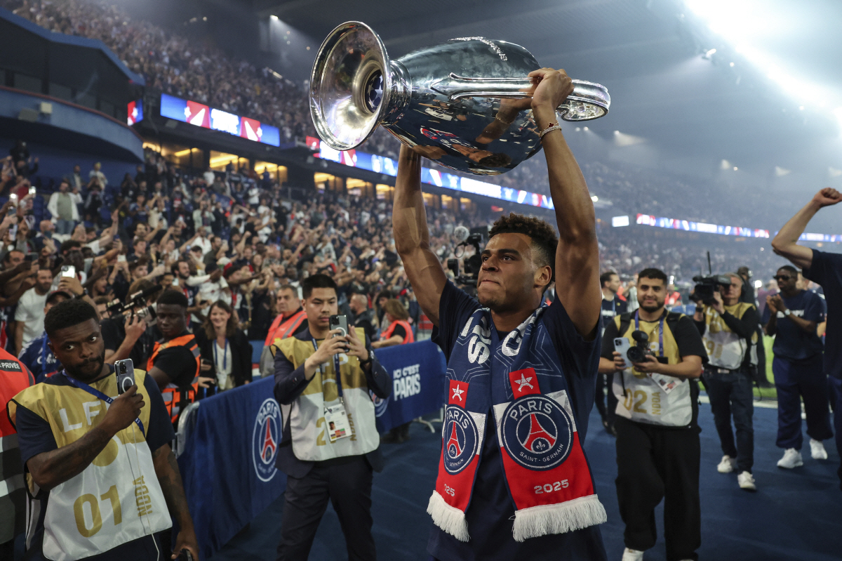 "평점 짜기로 유명한 佛레퀴프도 10점 만점에 10점 줬다" PSG 55…