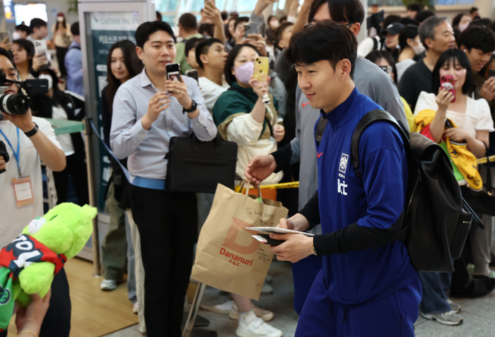 '이라크 출국'홍명보 감독,확고한 선수보호 의지"손흥민 무리해서 기용않을…