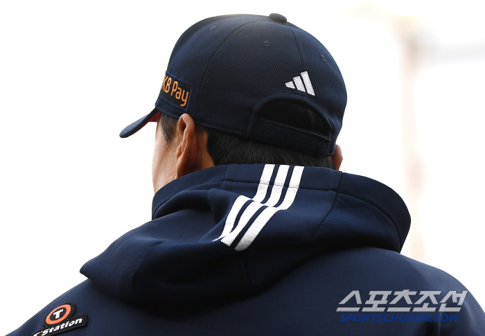 [공식발표] 두산 이승엽 감독 자진 사퇴…조성환 대행 체제