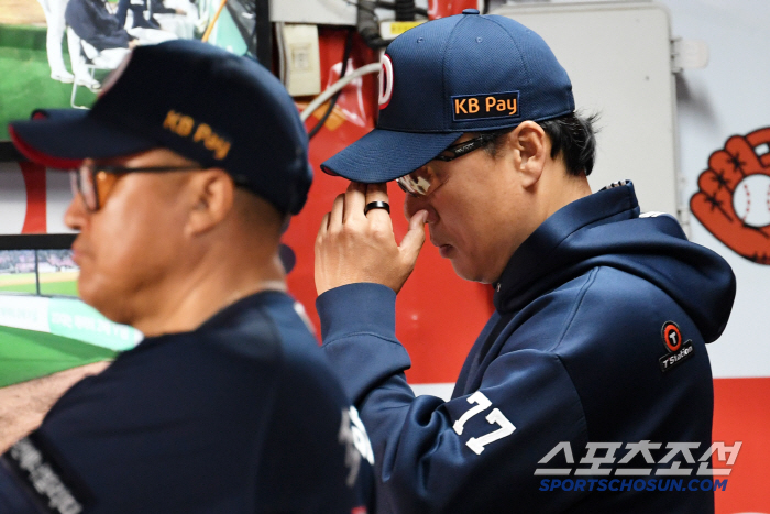 [공식발표] 두산 이승엽 감독 자진 사퇴…조성환 대행 체제