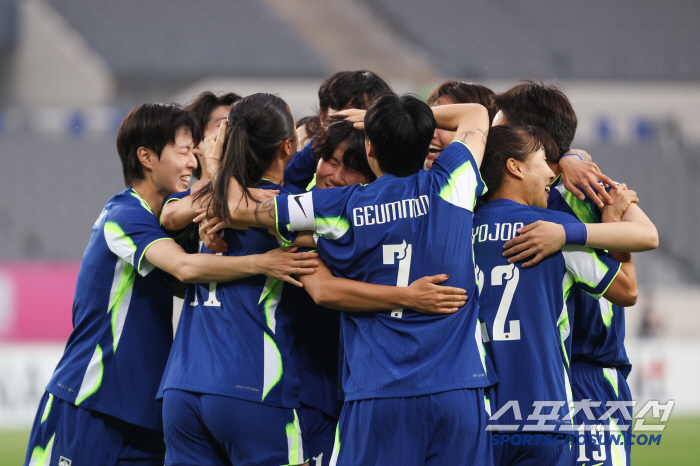 '11명中4명이 A매치 데뷔전,초파격스쿼드'신상우 감독"여축 발전 위한 …