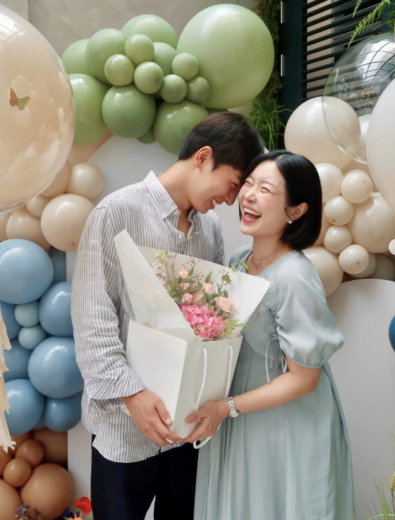 레이디제인, 초호화 베이비 샤워에 감격…만삭에도 늘씬 "감동적이야"
