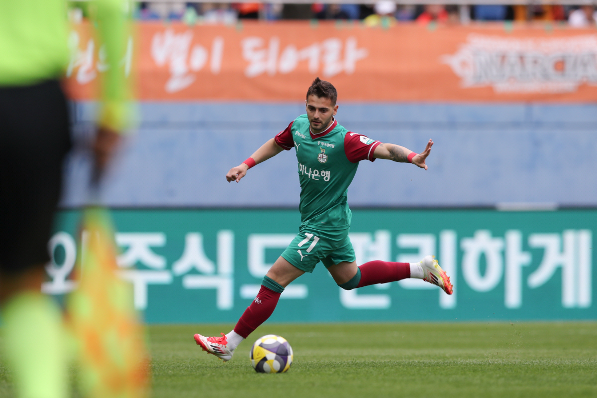 포문 연 서울…열흘 간의 특별 이적시장, 전북-대전도 '외인 교체' 승부…