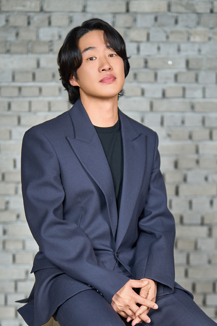 [SC인터뷰] "유아인과 男男 키스?"…안재홍, '하이파이브'로 은퇴작 …