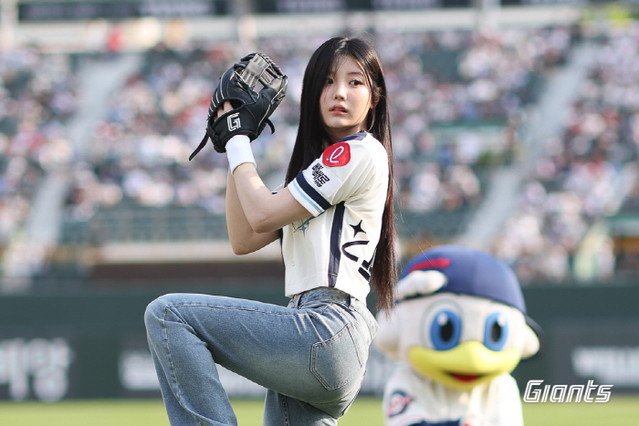 부산의딸 → 모태롯데팬! "2만3000명 시선 한몸에 받으니…" 18세 …