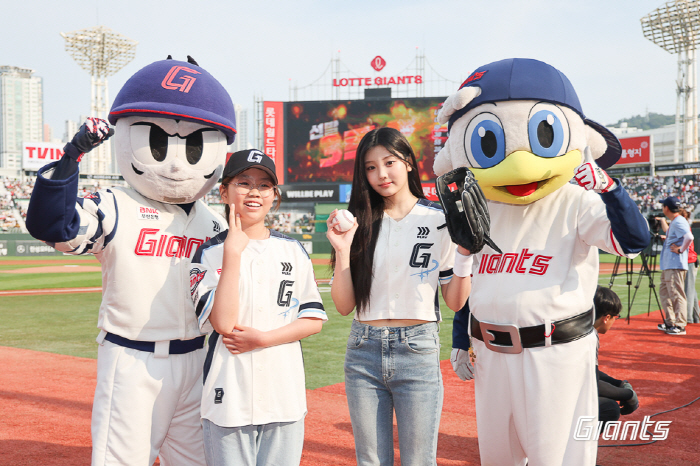 부산의딸 → 모태롯데팬! "2만3000명 시선 한몸에 받으니…" 18세 …