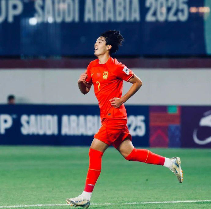 '5살 대표팀 월반' 초대박 中 신예 등장, "내 롤모델은 일본 미토마+…