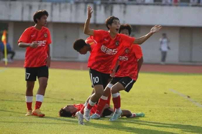 '5살 대표팀 월반' 초대박 中 신예 등장, "내 롤모델은 일본 미토마+…