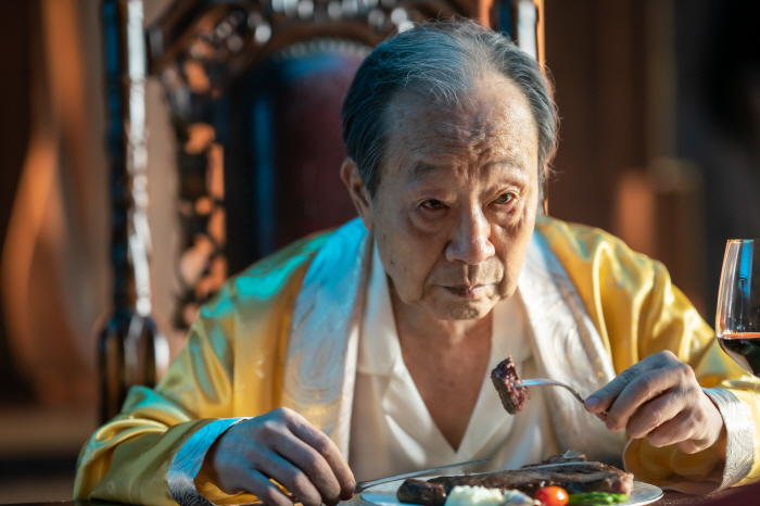 신구, ‘하이파이브’ 촬영장서 회춘..건강한 근황