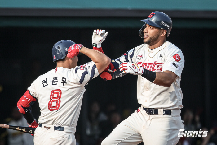 삼중도루 굴욕은 잊어라! 확 달라진 감보아, '17G 연속 매진' 사직에…