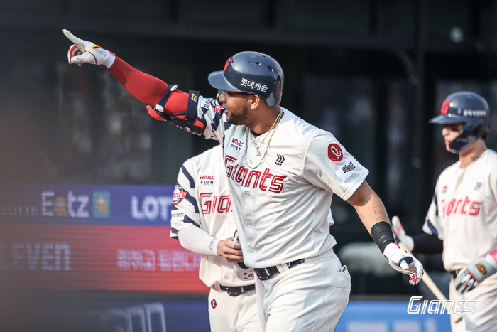 1선발 갈증 풀었다! '99구째 155㎞' 감보아 7이닝 무실점 괴력투+…