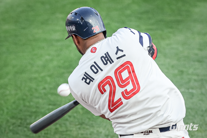 '한달간 6홈런+27타점' 팀 홈런 '꼴찌' 탈출! 외인 타자의 거포 변…