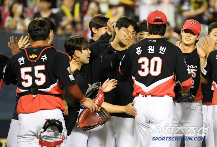 누구 하나를 칭찬할 수가 없다! 꽃범호 대만족 → 