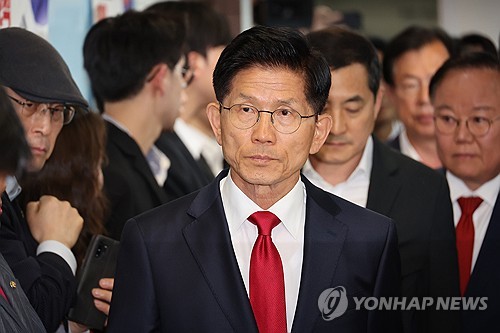 (서울=연합뉴스) 박동주 기자 = 국민의힘 김문수 대선 후보가 4일 서울 여의도 당사에서 열린 기자회견에 참석하고 있다. 2025.6.4 pdj6635@yna.co.kr