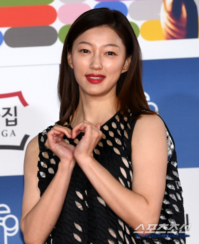 이엘, 여배우 이미지 포기했나..빈접시 핥으며 찐먹방 "맛있는 걸 어떡해…