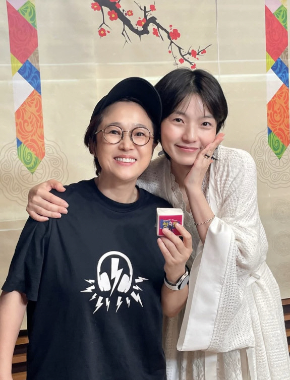안영미, 곧 ♥남편 만난다더니…파격 란제리룩 입고 받은 '첫돌 케이크'