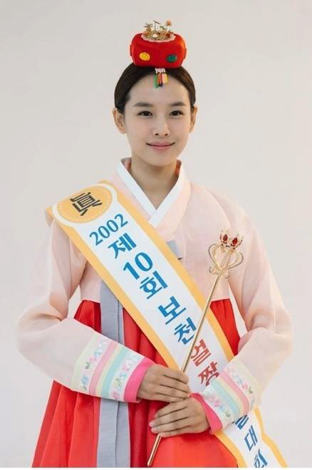'이동건과 이혼' 조윤희, 눈부신 한복 자태…점점 더 어려지네 [SCin스타]