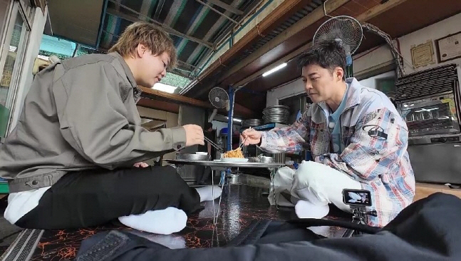 전현무, 묵밥 한 그릇에 입맛 폭발! 곽튜브와 대구서 '사투리 퀴즈'로 …