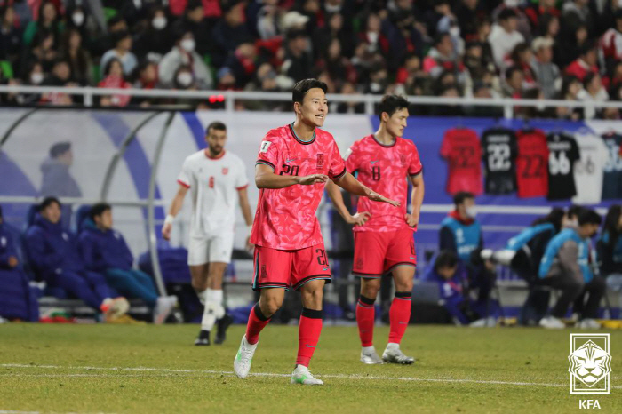 '실점 NO' 수비가 중요한 이라크전, 변수는 또 다시 '괴물' 빠진 포…