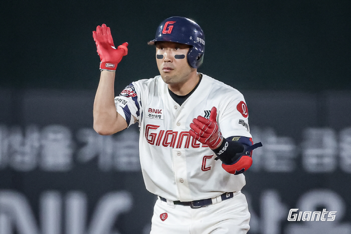 '원클럽맨' 전준우, KBO 역대 20번째 2000안타 달성…'대졸 입단…