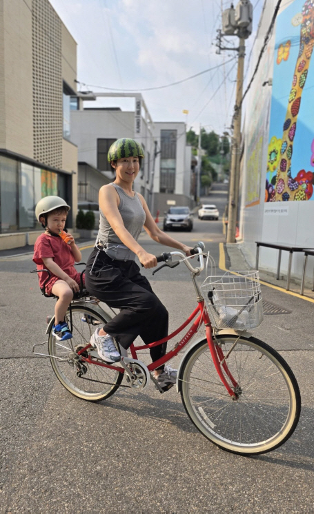 사유리, 머리에 저걸 왜 쓴거야..아들 등원 패션 충격
