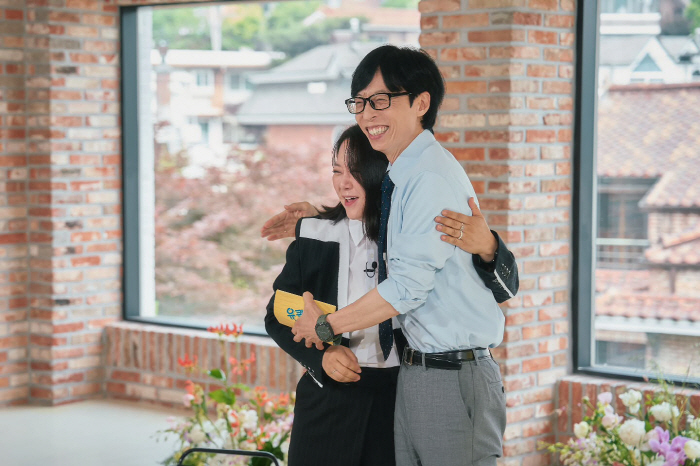 [SCin스타] "그냥 그 자리에 있었는데…" '데뷔 30주년' 김숙, …