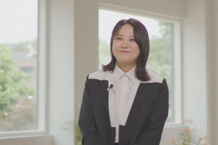 [SCin스타] "그냥 그 자리에 있었는데…" '데뷔 30주년' 김숙, …
