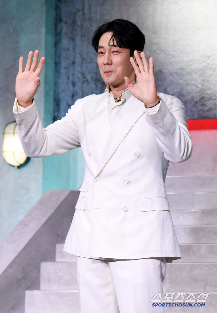 [포토] 소지섭 '반갑게 인사'